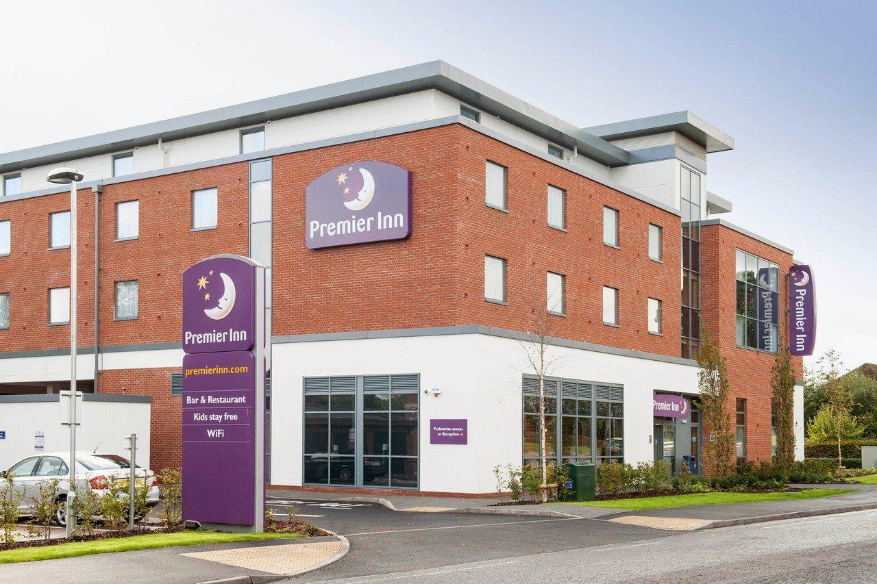 Premier Inn Fleet Exterior photo