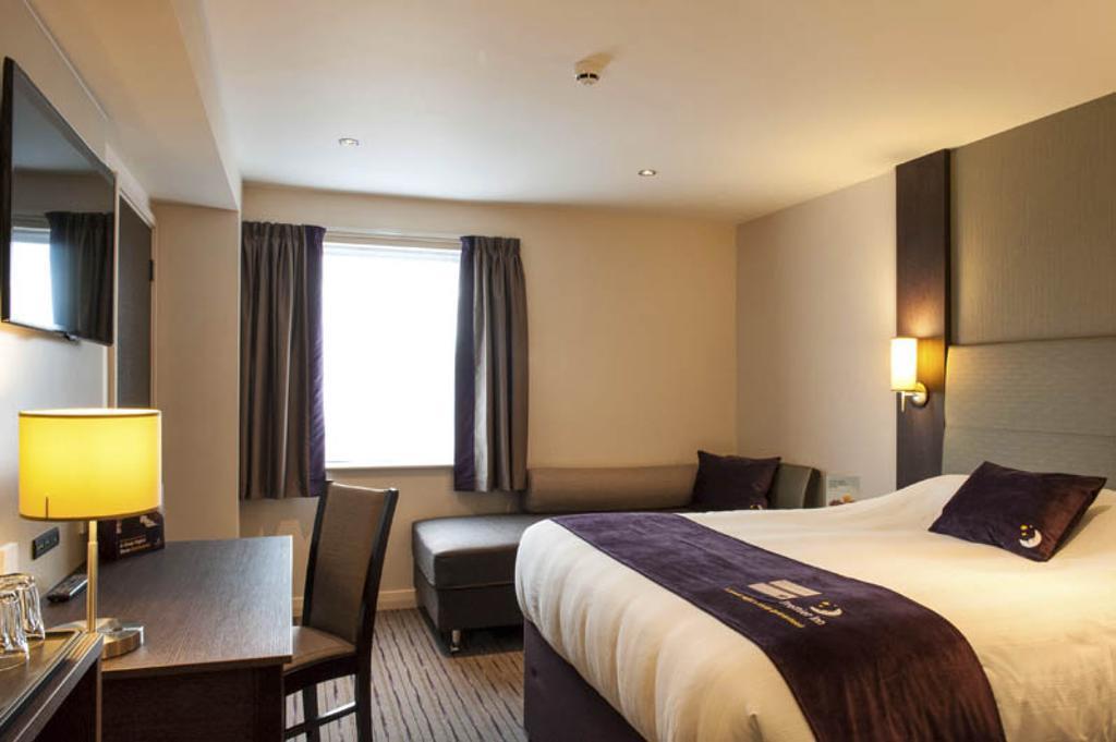 Premier Inn Fleet Exterior photo