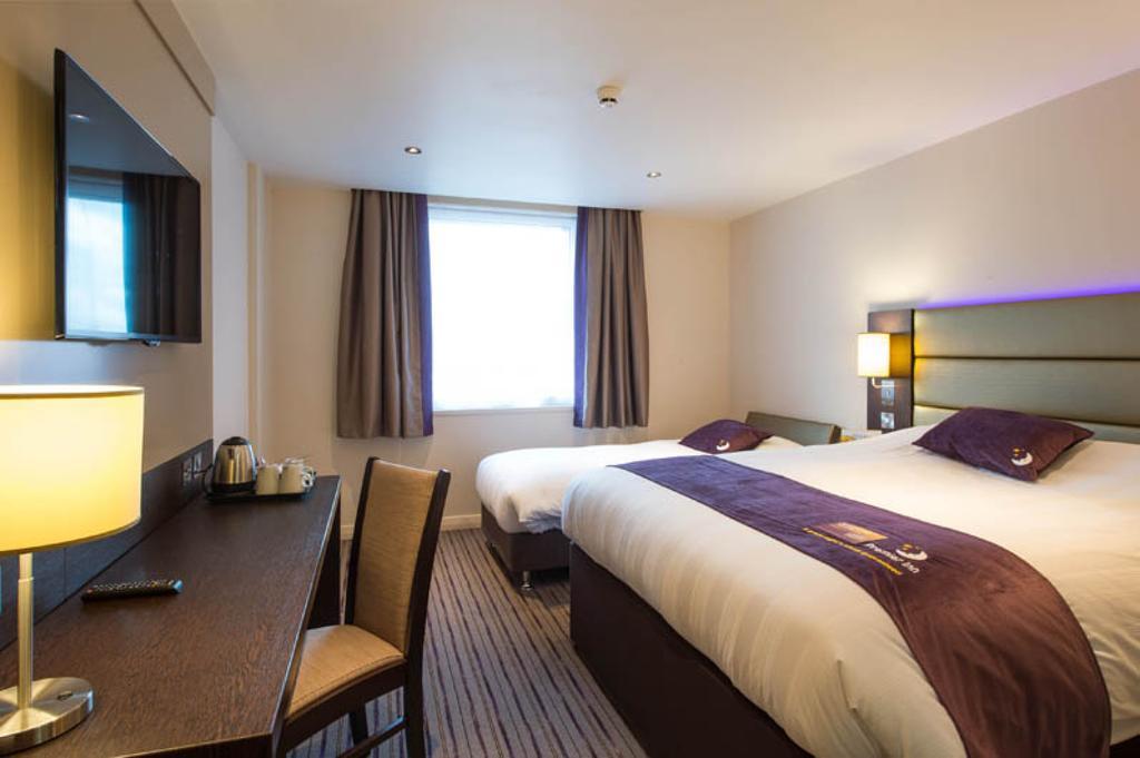 Premier Inn Fleet Exterior photo